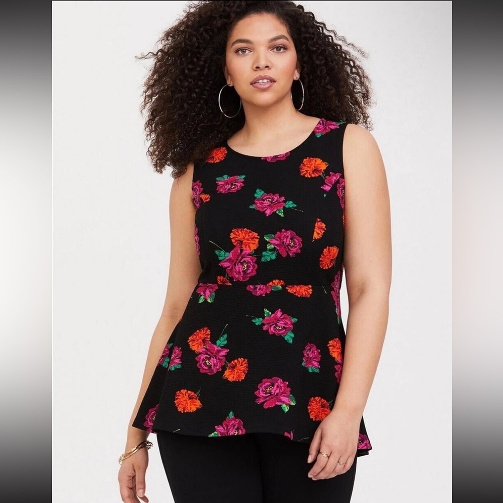 ✨torrid black floral hi-lo ponte peplum sleeveless top✨